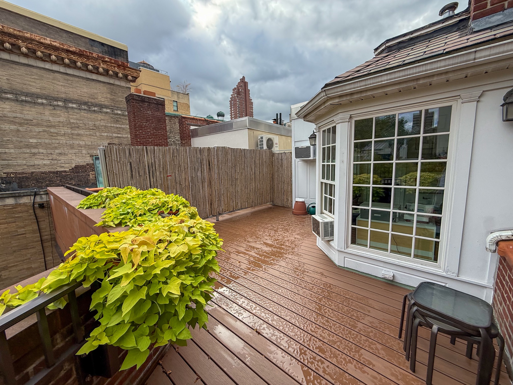 Finished NYC rooftop deck with planters and privacy screening by Build in NYC